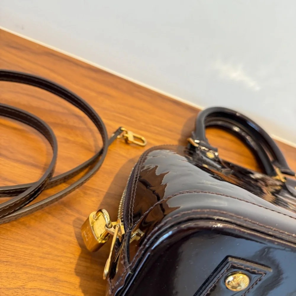 Louis Vuitton Vernis Alma BB In Amarante - Picture 4 of 10